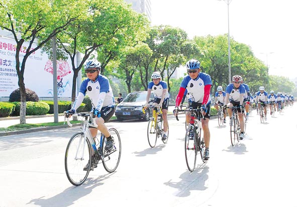 骑行鞋 自锁_骑自行车自锁骑行资图_骑自行车自锁骑行资图