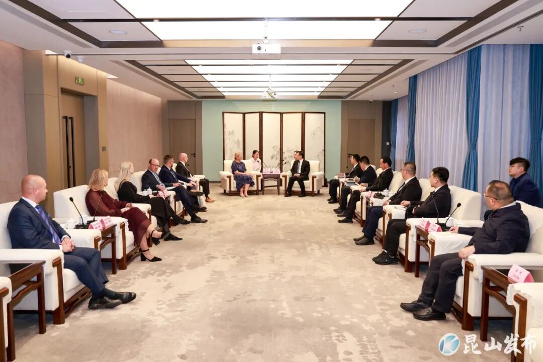 范建青会见芬兰许温凯市市长约翰娜·卢科宁